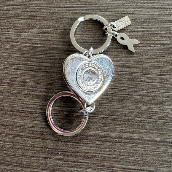 Coach Pink Crystal Heart Turnlock Valet Keychain Crystal 2008 - Picture 4 of 10